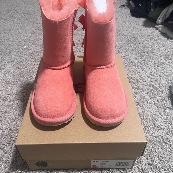 Brand new kids "Bailey" Uggs. Size 11c perfect for any toddler. - Picture 5 of 5